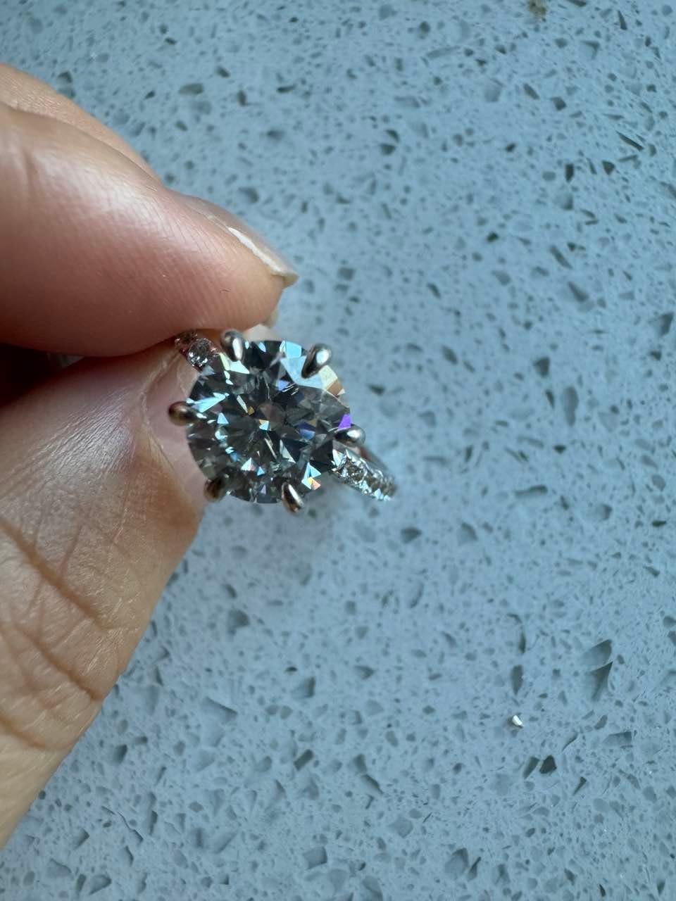Customer photo review of S925 Moissanite 2.0 Carat Round Cut Engagement Ring Bridal Ring For Women