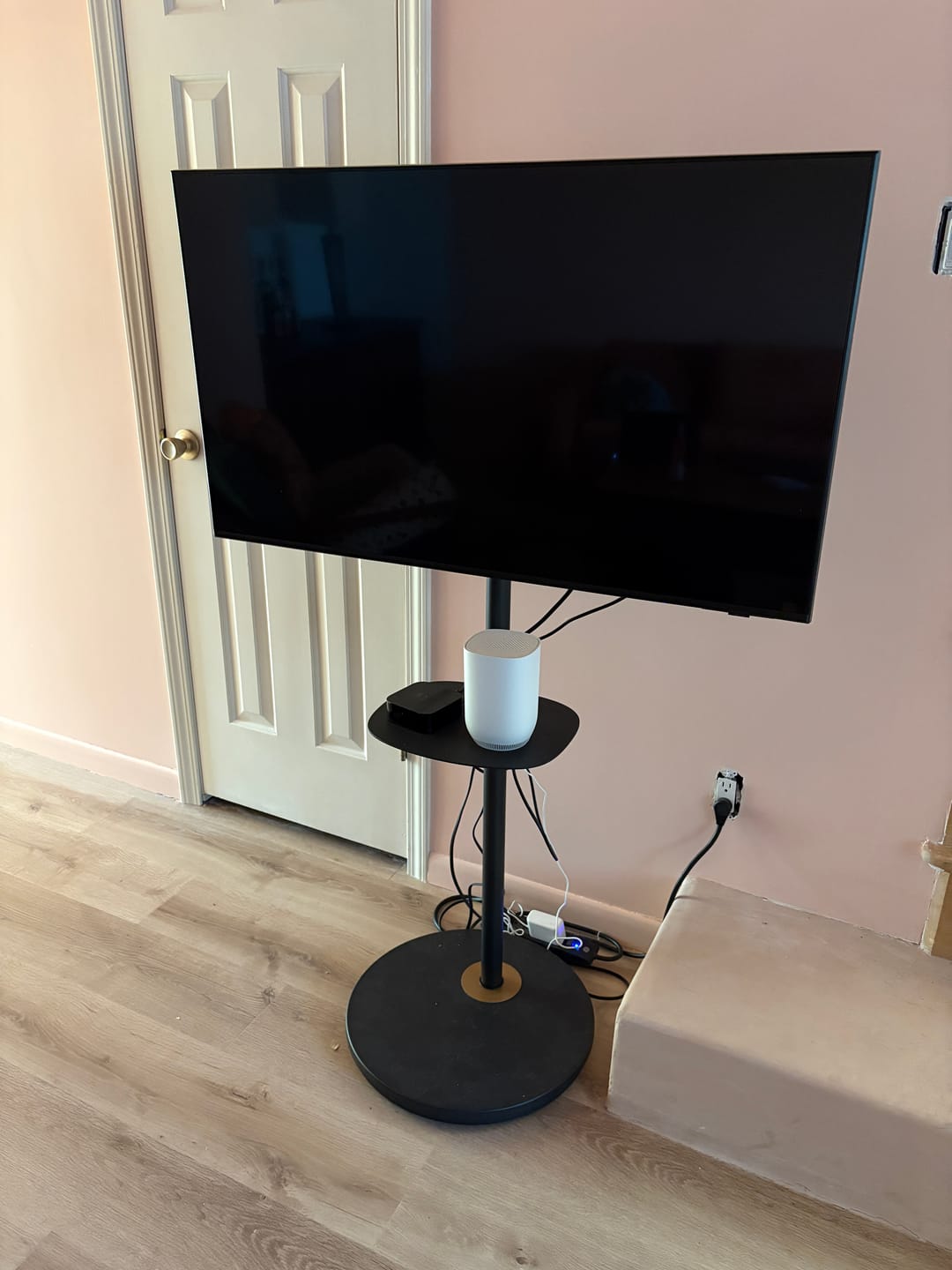 Customer photo review of Master V2 FT48 TV Stand