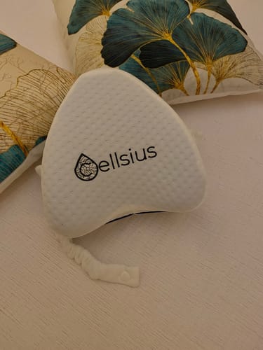 Avis photo d'un client sur Coussin Orthopédique Genoux Cellsius - Le secret d'un sommeil sans douleur