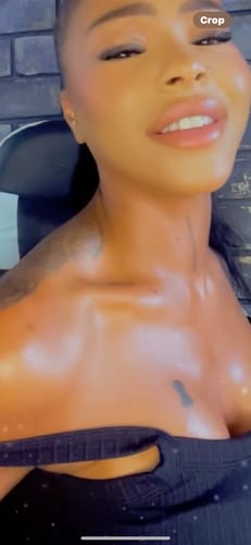 Customer photo review of GLOSS BODY ILLUMINATOR (BRUSH INCLUDED)