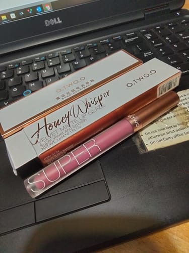 Customer photo review of O.TWO.O HONEY WHISPER VELVET MATTE LIP GLAZE