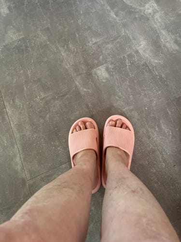 Customer photo review of HappyFlops