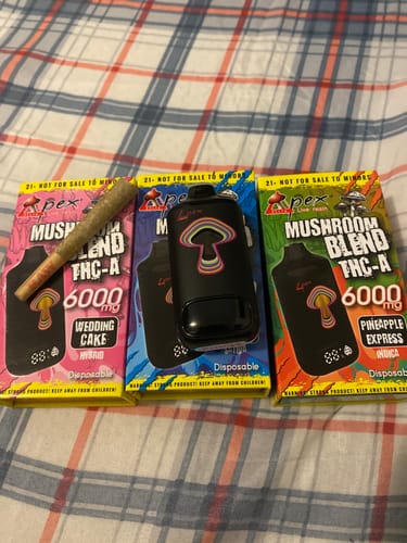 Customer photo review of Blue Dream Disposable Premium Vape Pen Mushroom Blend 6000mg - Sativa