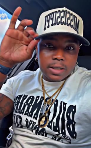 Customer photo review of MISSISSIPPI SNAPBACK - OFF WHITE EDITION