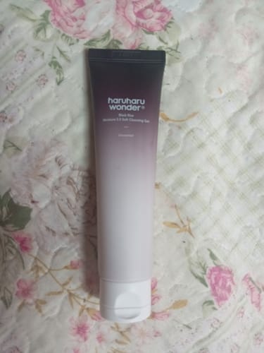 Customer photo review of Black Rice Moisture 5.5 Soft Cleansing Gel