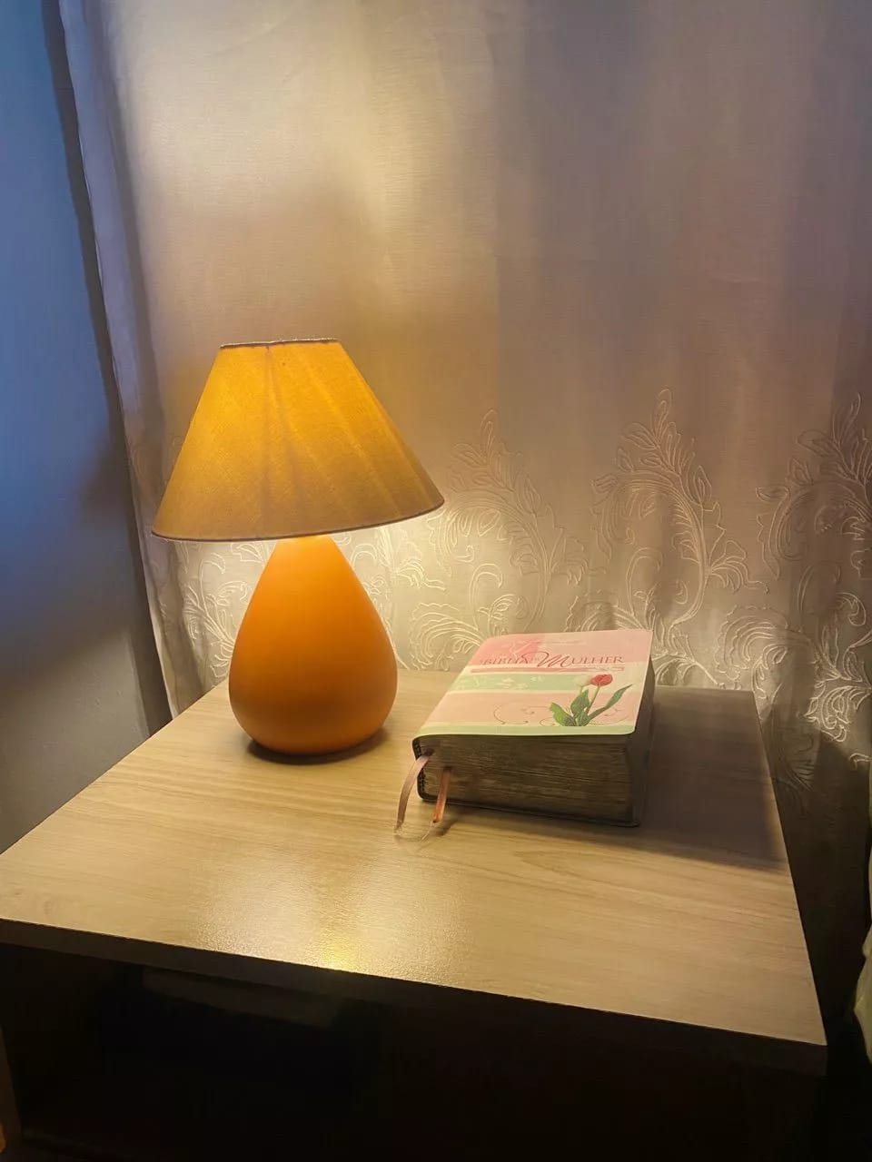 Customer photo review of Abajur de Mesa em Cerâmica com Cúpula de Linho