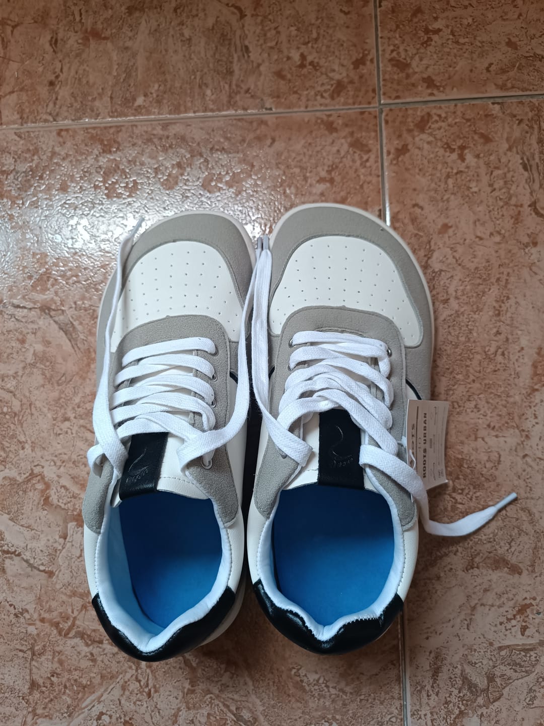 Customer photo review of Roots Urban Gris
