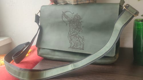Customer photo review of Шкіряна чоловіча сумка з іменним гравіюванням, подарунок другові