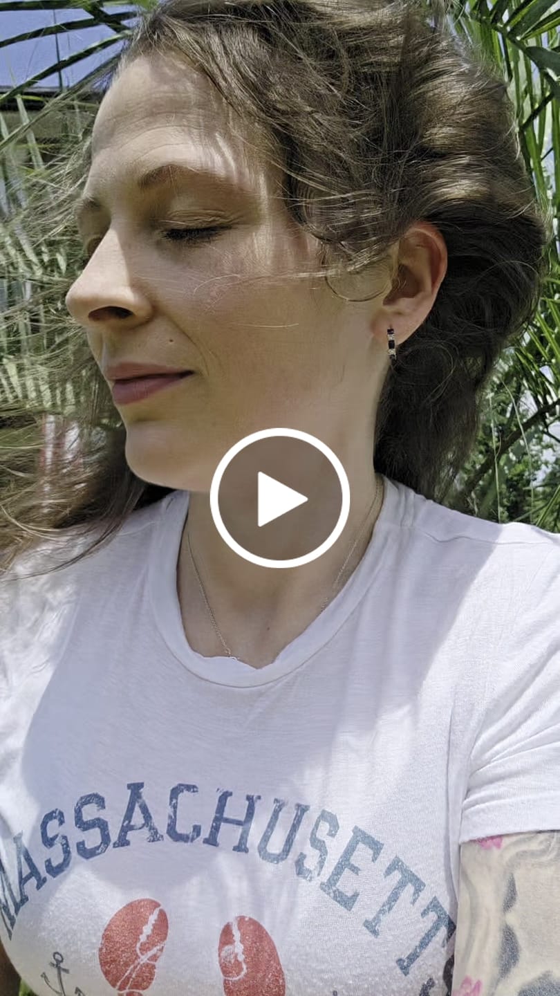 Customer video review of Large Rose Wine Bottle Hair Claw Clip