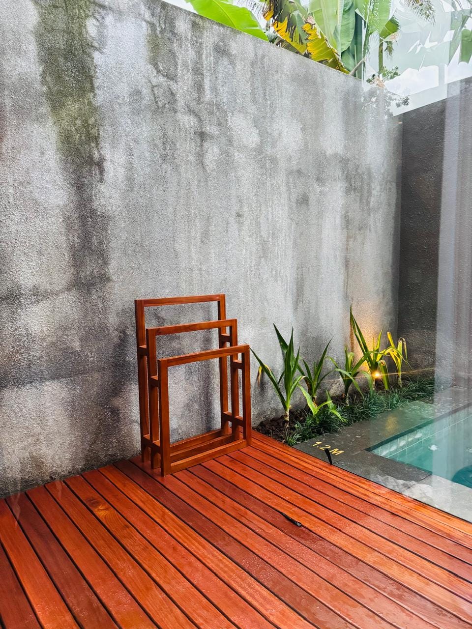 Customer photo review of Exclusive Tiered Teak Towel Rack