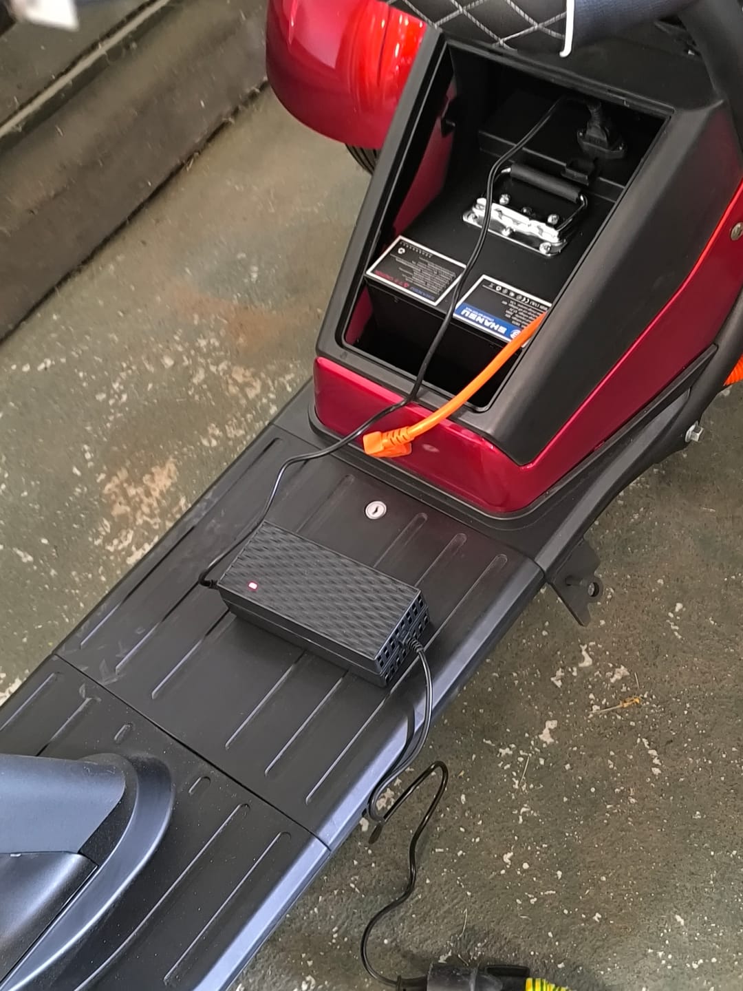 Customer photo review of Chargeur rapide 5A pour batterie 60V de Citycoco CP