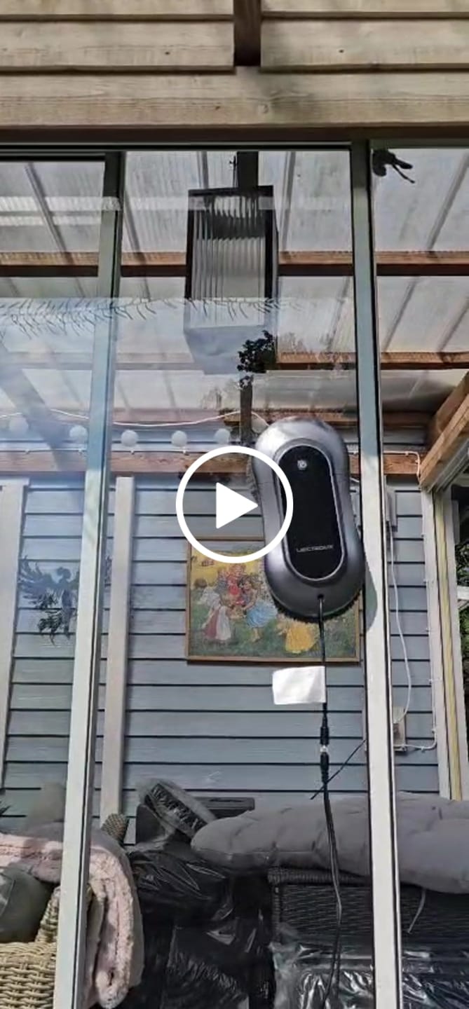 Customer video review of Fönsterputsrobot YW810 med sprayfunktion