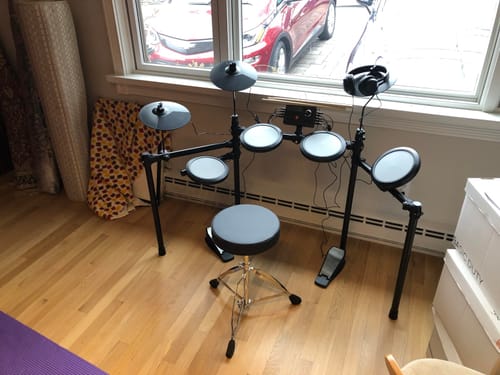 Customer photo review of Donner DED-70 Electronic Drum Set 4-Drum 3-Cymbal For Beginners with Headphones/Drum Throne