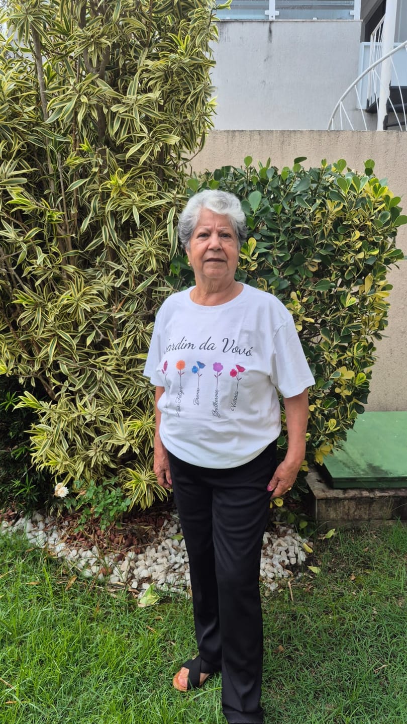 Customer photo review of Camiseta Personalizada Jardim da Vovó - BRANCA - Algodão 100%