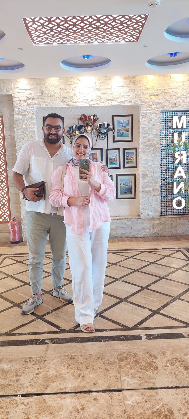 Customer photo review of Women's White Linen Pants