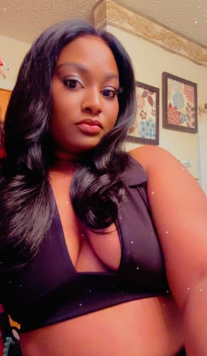 Customer photo review of CurlyMe Ocean Wave Glueless Wear Go Wig Pre-cut HD Lace Wig Pre-plucked