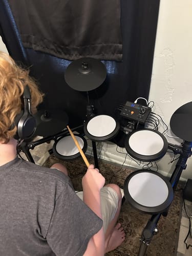 Customer photo review of Donner DED-70 Electronic Drum Set 4-Drum 3-Cymbal For Beginners with Headphones/Drum Throne