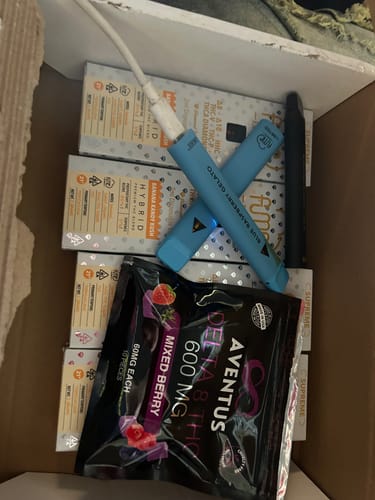 Customer photo review of Box of 5 vapes Fume Extracts Supreme Diamonds Disposable 2G - Banana kandy kush - Hybrid