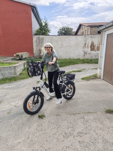 Customer photo review of Engwe L20 SE 250W 20" Foldable Electric Bike 561Wh Trekking Bike Step-through E-bike 36V 15.6Ah Battery