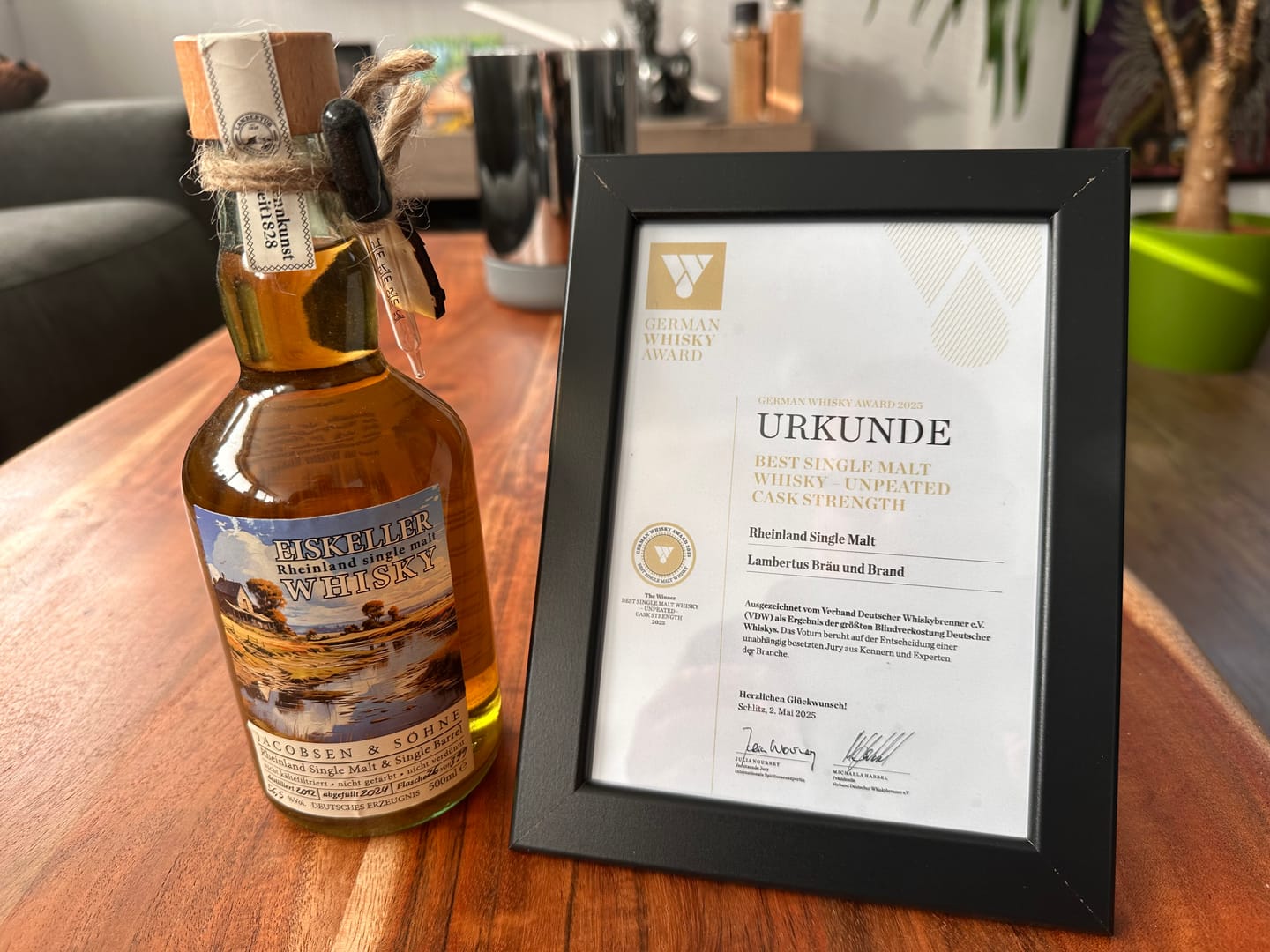 Customer photo review of Single Malt Eiskeller-Whisky 12 Jahre Single Cask Fass 4 (German Whisky Award)