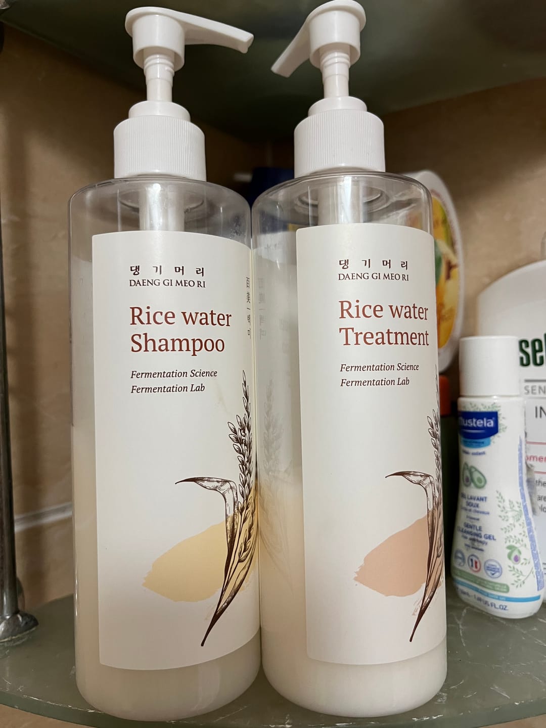 Customer photo review of Изглаждащ шампоан против косопад за увредена и хвърчаща коса DOORI Перлен Блясък Rice Water Shampoo