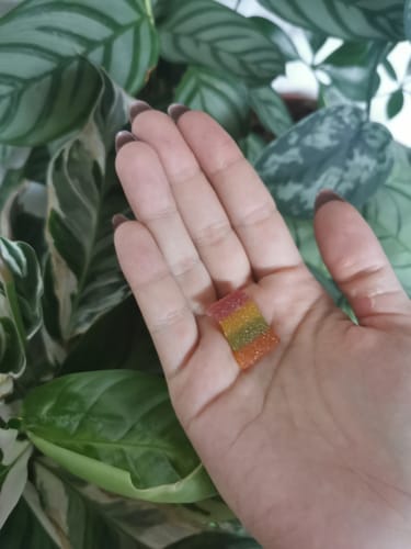 Customer photo review of THC Spacegummies Rainbow