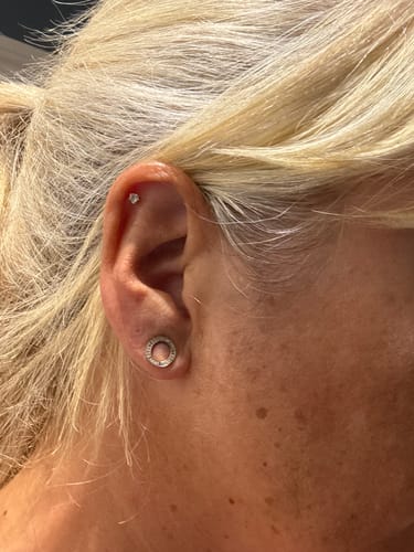 Customer photo review of Heartthrob flatback gold