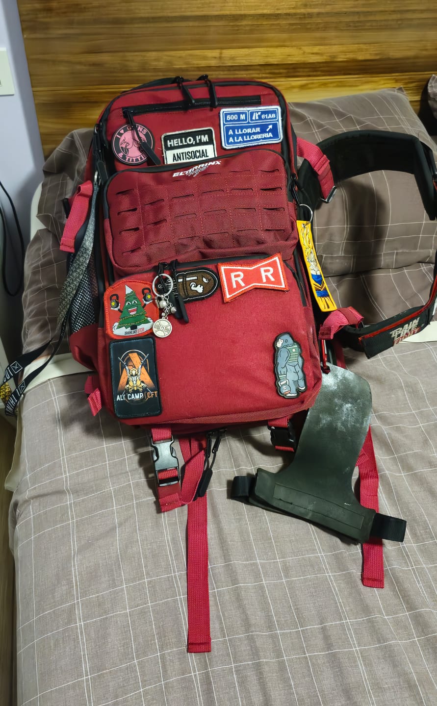 Customer photo review of Mochila Pro Series 45L Dark Red