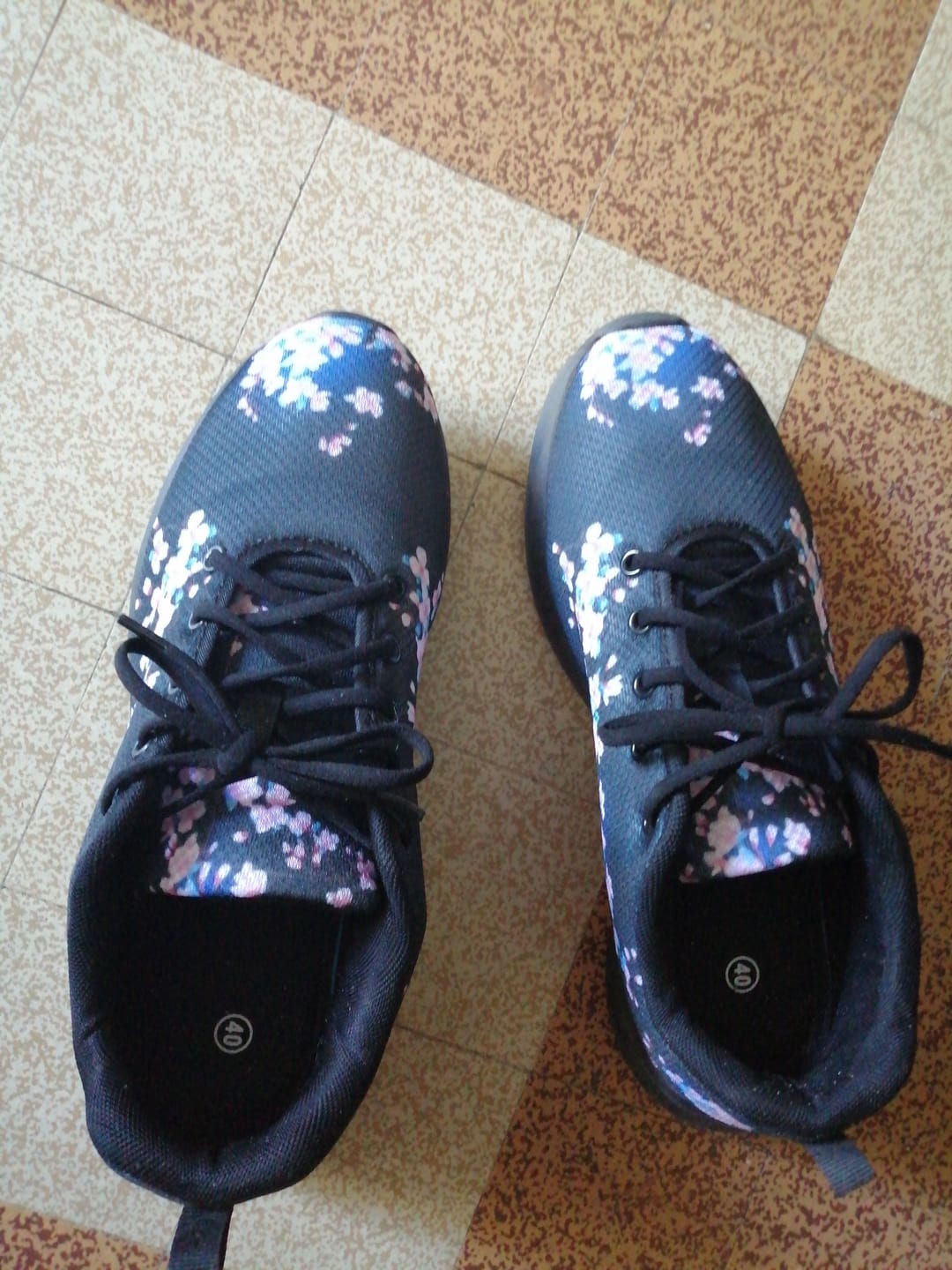 Customer photo review of Sneakers Hana
