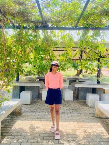 Customer photo review of Kynd Bloomie Balloon Sleeve Crop Pullover
