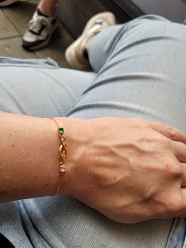 undefined review of Gepersonaliseerde Hartknoop Geboortesteen Armband image 1 out of 1
