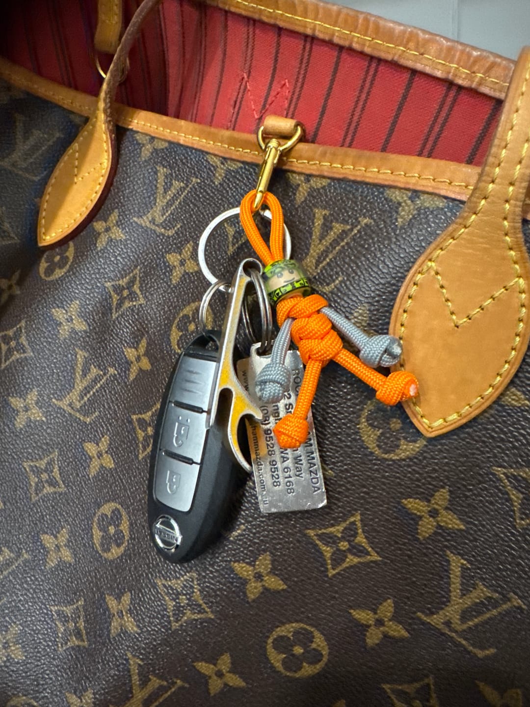 Customer photo review of Limited Edition 2025 Lando Norris Racing Paracord Buddy Keychain
