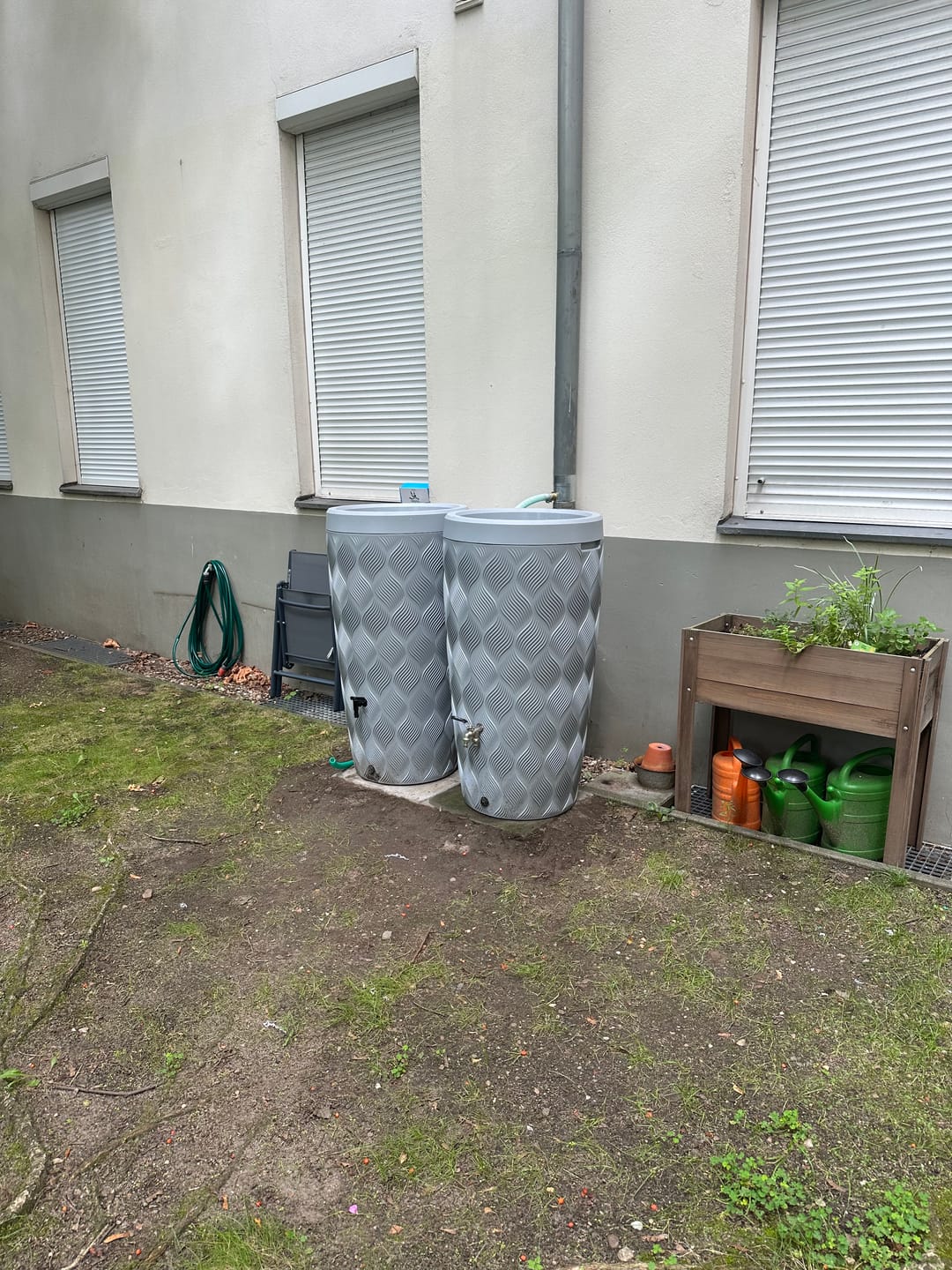 Customer photo review of YourCasa Regentonne 240 Liter [Seabreeze Flower] - Nachhaltige Bewässerung im Garten