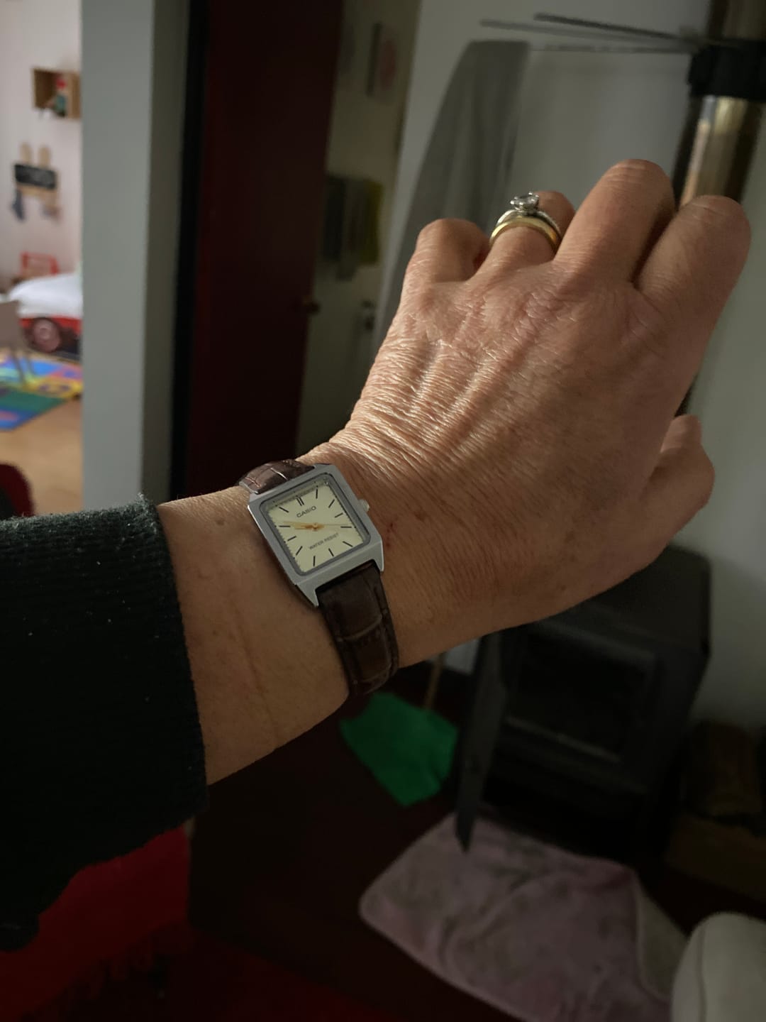 Customer photo review of Reloj Casio Tank Análogo LTP-V007L-9BUDF Cuero Dial Champaña