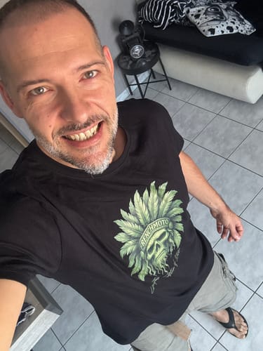 Customer photo review of T-SHIRT DARK RUIN