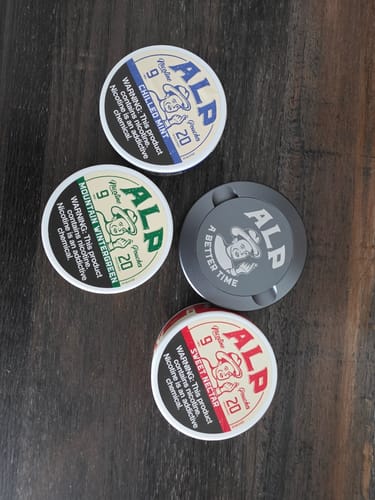 Customer photo review of Mountain Wintergreen Nicotine Pouches