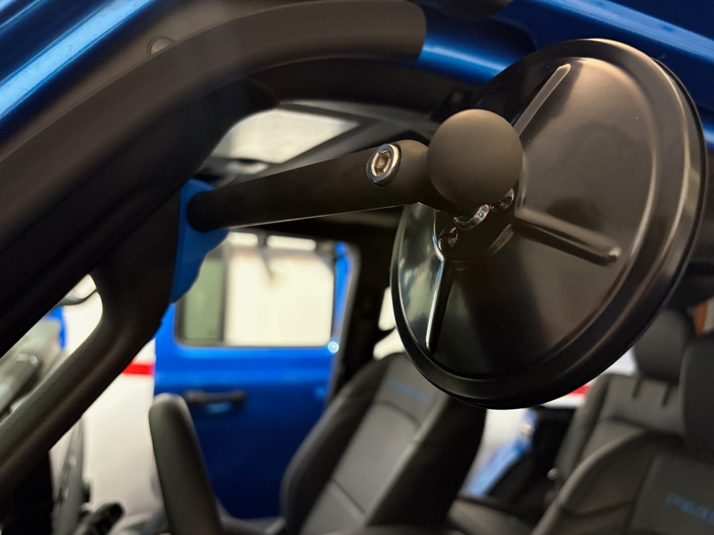 Customer photo review of JL/JLU A-Pillar Side Jeep Mirrors with Base Mount Driver AND Passenger