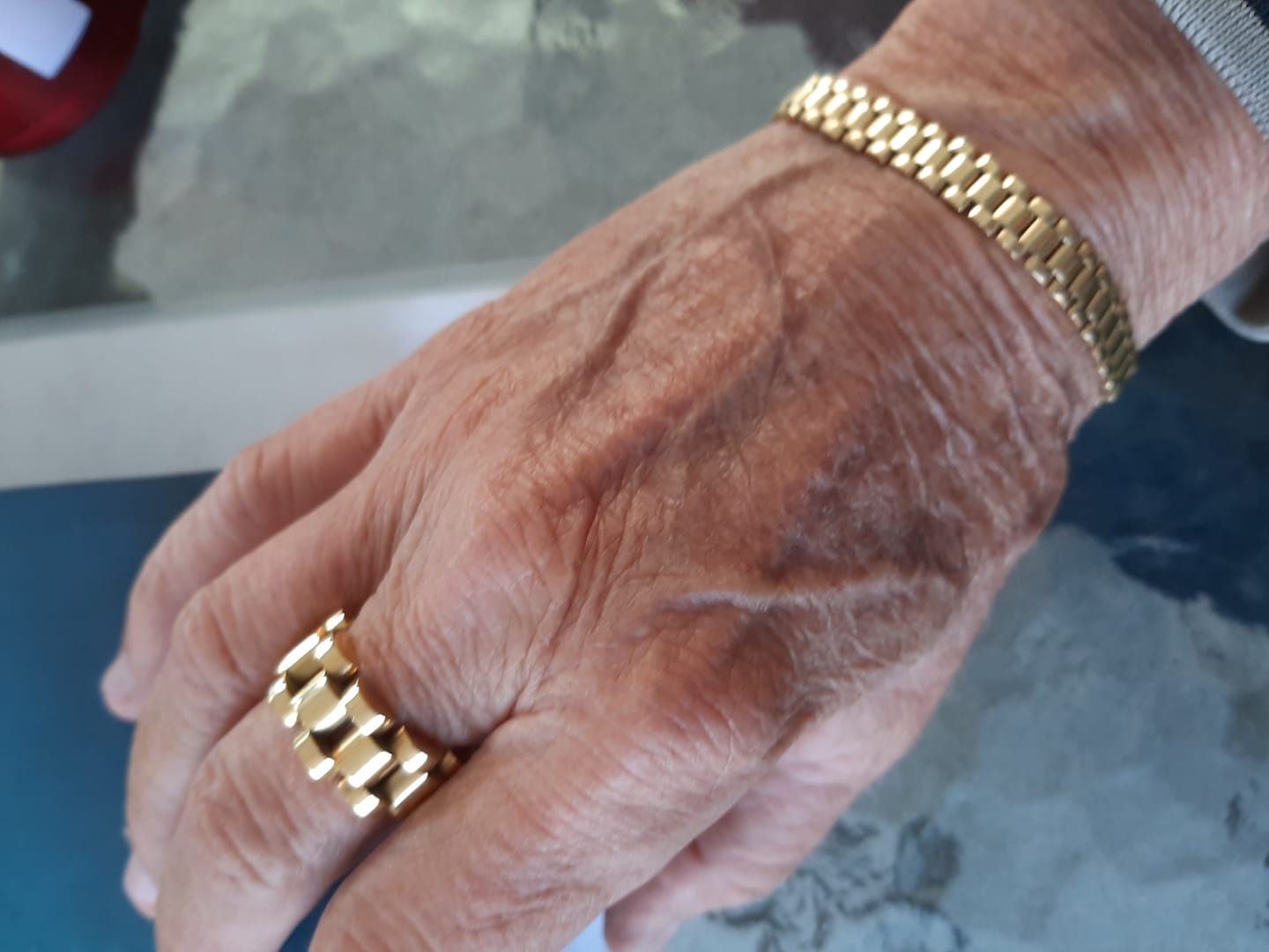 Customer photo review of Anel Beauty Largo Elos Minimalista Banhado em Ouro 18k