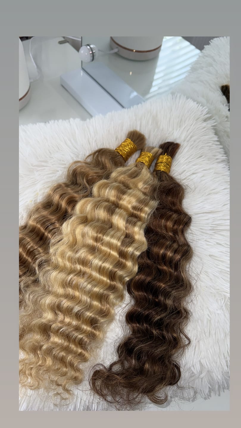 Customer photo review of #27/#613 Piano Color Deep Wave Bulk Hair Extensions for Braiding