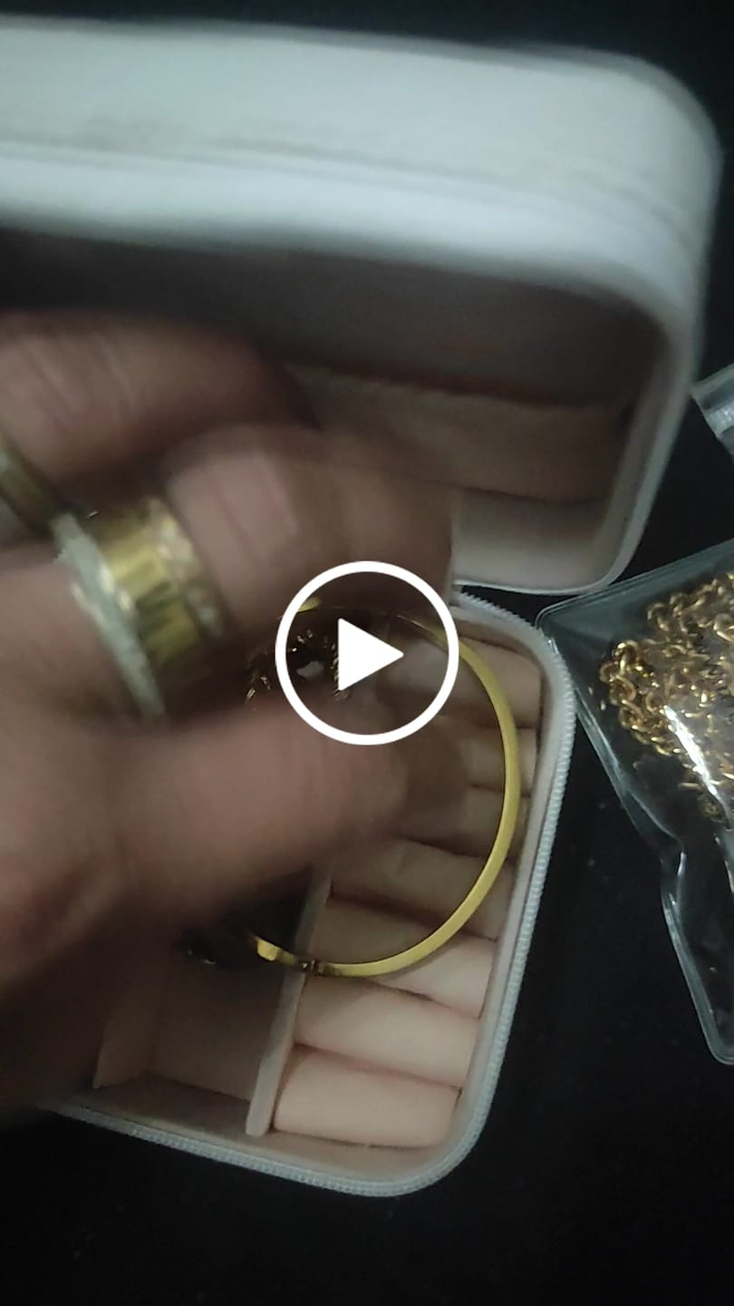 Customer video review of Colar Corrente Pedra Onix Quadrada Banhado em Ouro 18K