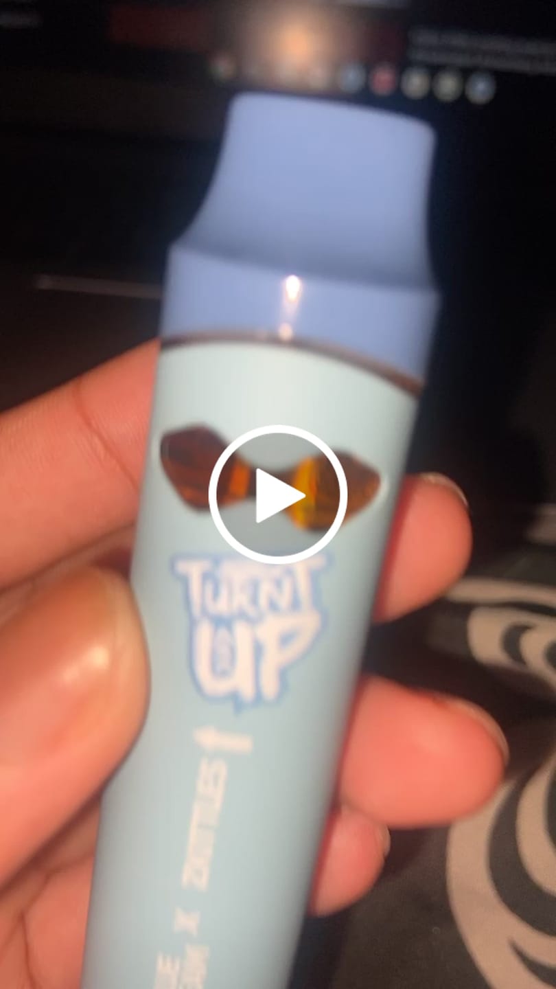 Customer video review of 2g Dual Flavor Disposable - Blue Dream x Zkittles