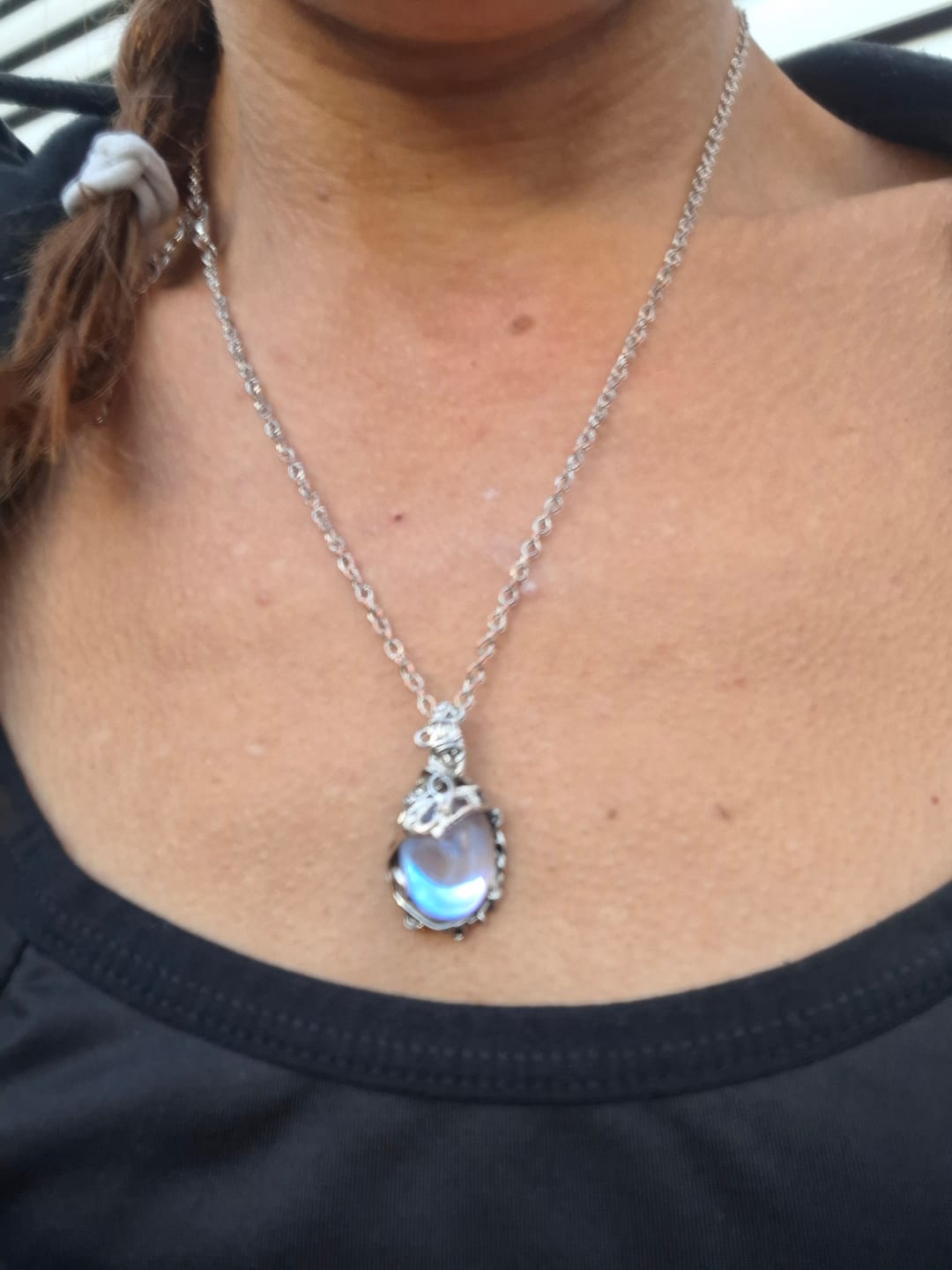 Customer photo review of Mondstein Halskette - Draht-Anhänger
