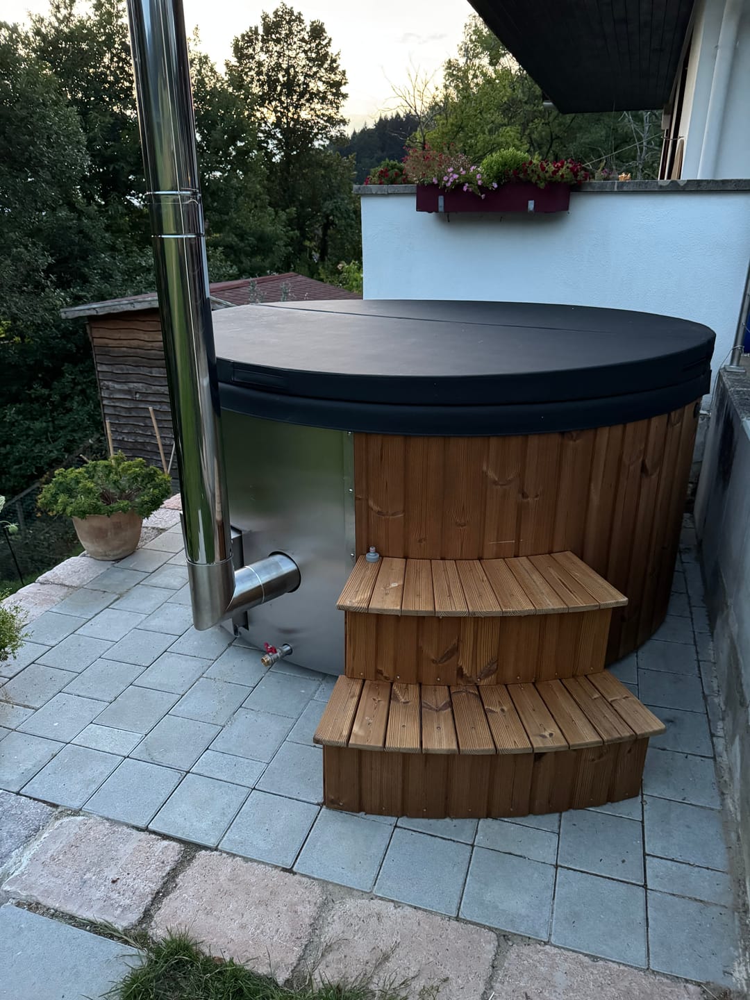 Customer photo review of Hot Tub 1,8m mit Acrylwanne und integriertem Holzofen