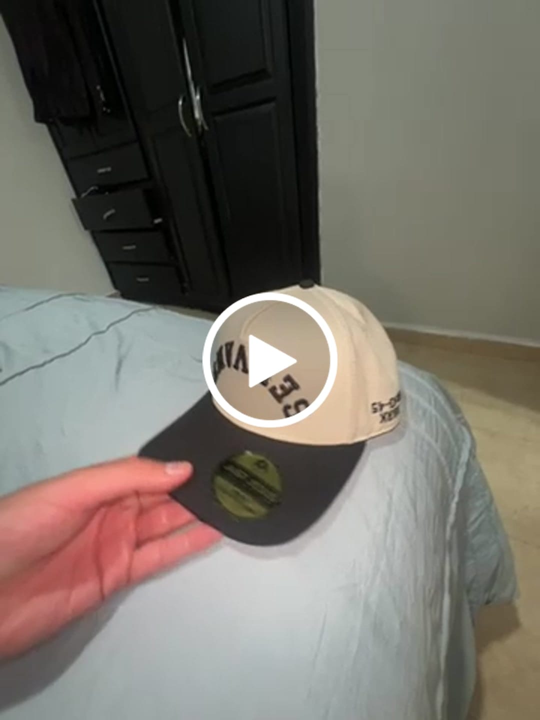 Customer video review of ‘SERVANT’ Premium SnapBack - Cream/Black