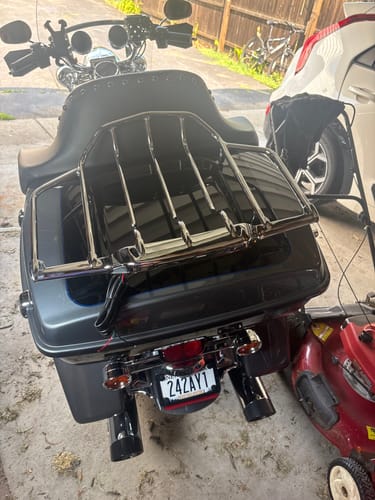 Customer photo review of HR3 Gauntlet  Gray Metallic / Vivid Black 13.7" King Size Tour Pack  Luggage For 14-24 Harley Touring