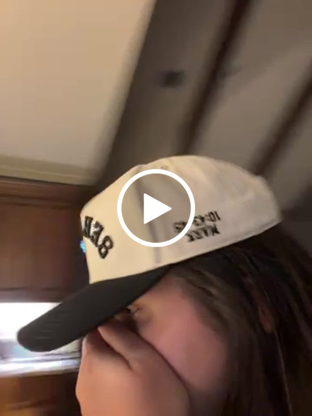 Customer video review of ‘SERVANT’ Premium SnapBack - Cream/Black