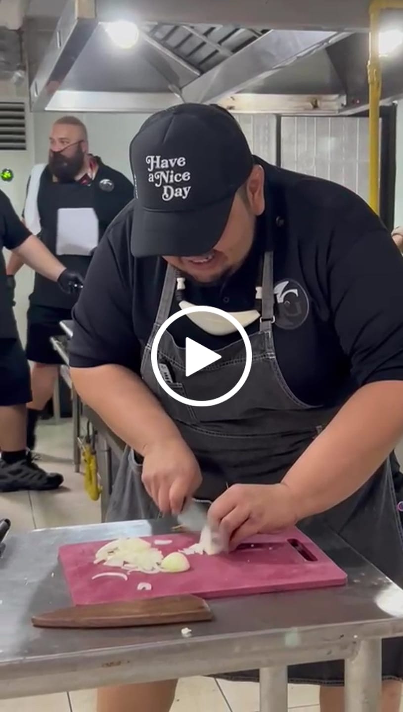 Customer video review of Se'se' Series | Precision Forged 8" German Steel Chef Knife