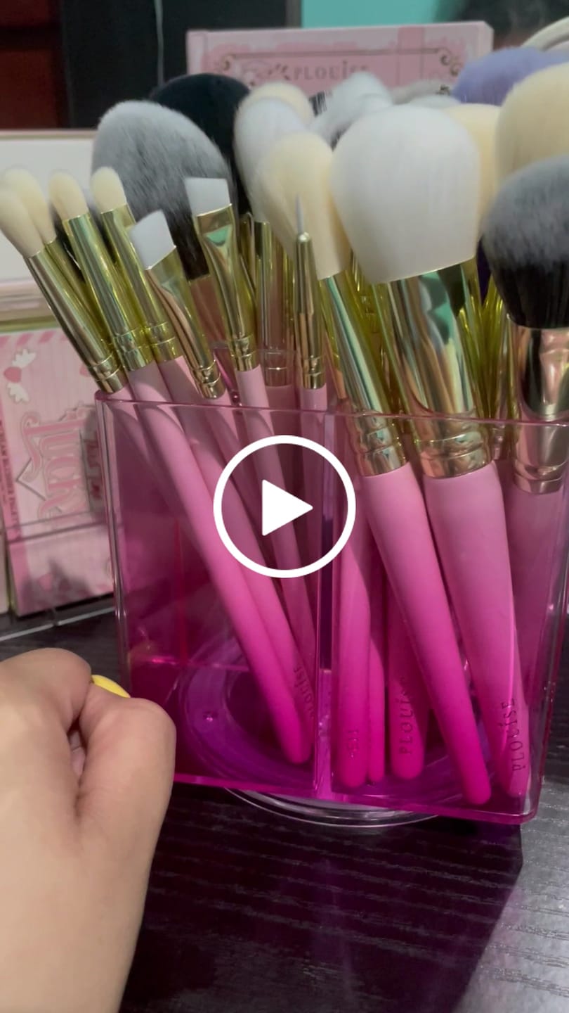 Customer video review of P.Louise 30-Piece Makeup Brush Bundle