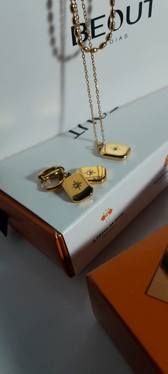 Customer photo review of Colar Duplo Santorini Banhado em Ouro 18k