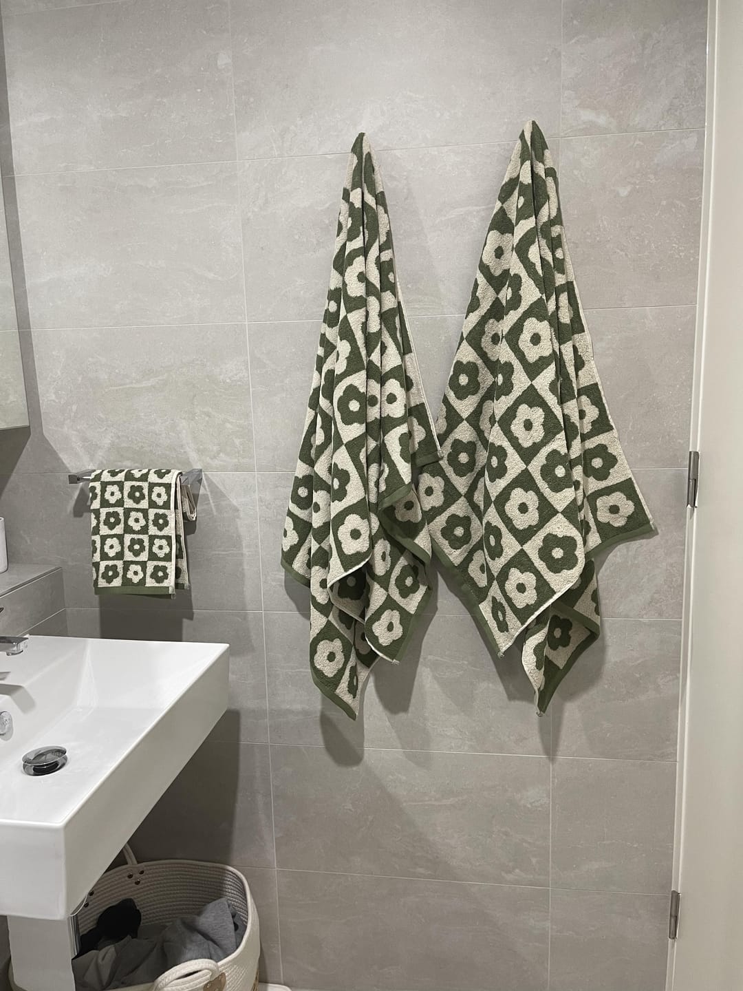 Customer photo review of Floral Checkered Towel Collection